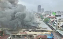 Cháy dữ dội chợ Tam Bạc ở Hải Phòng