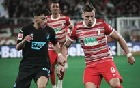 Augsburg thắng nhọc nhằn trước Hoffenheim trên sân nhà