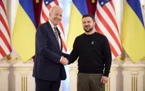 Tổng thống Mỹ bất ngờ tới thăm Ukraine, cam kết tiếp tục viện trợ quân sự