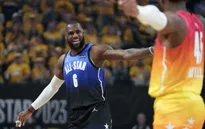 Lebron James lần đầu tiên để thua ở trận NBA All-Star