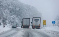Bão tuyết gây gián đoạn giao thông và mất điện tại Czech và Slovakia