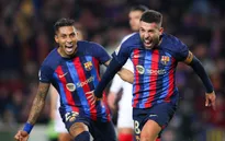 Thắng dễ Sevilla, Barcelona bỏ xa Real Madrid tới 8 điểm