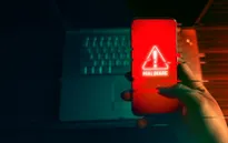 Xóa ngay các ứng dụng chứa mã độc có khả năng điều khiển và theo dõi điện thoại từ xa