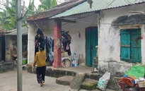 Người nông dân nghèo đau đớn vì không có tiền chữa bệnh cho con