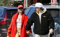 Justin Bieber và vợ vẫn mặn nồng hậu lùm xùm với Selena Gomez