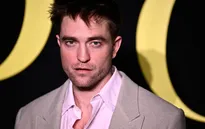 Robert Pattinson thừa nhận nỗi sợ hãi bị sỉ nhục