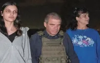 Lực lượng Hamas thả 2 con tin người Mỹ