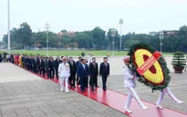 Đại biểu dự Kỳ họp thứ 6, Quốc hội khóa XV vào Lăng viếng Chủ tịch Hồ Chí Minh