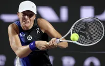 Iga Swiatek khởi đầu thuận lợi tại WTA Finals