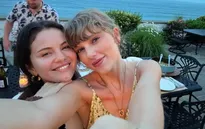Selena Gomez bán đấu giá vé concert của Taylor Swift