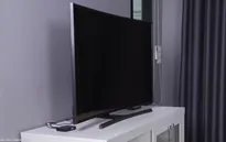 Có nên rút phích cắm TV khi không xem không?