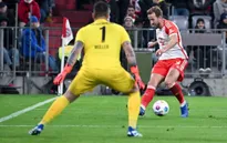 Harry Kane lập cú đúp, Bayern Munich lên đỉnh bảng Bundesliga