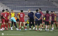 Đội tuyển Việt Nam tập trung cao độ trong buổi rèn quân đầu tiên trên sân Rizal Memorial