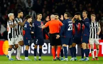 Pha thổi phạt đền gây tranh cãi trong trận Newcastle gặp PSG