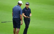 Nguyễn Anh Minh "kèm chặt" huyền thoại golf thế giới Michael Campbell