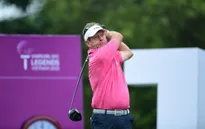 Golfer huyền thoại đầu tiên đạt eagle tại giải golf huyền thoại là ai?