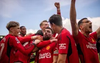 2 đội bóng thành Manchester đều giành chiến thắng