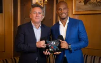 Didier Drogba sở hữu một đội đua dùng năng lượng điện