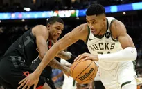 Milwaukee Bucks thắng trận thứ 13 liên tiếp trên sân nhà