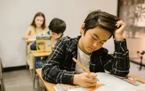 Học qua máy tính, điện thoại kém hiệu quả hơn sách giấy