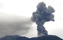 Núi lửa phun trào ở Indonesia khiến 11 nhà leo núi tử vong