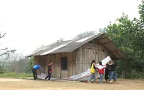 Những đứa trẻ không sợ rắn rết chỉ sợ không được đến trường