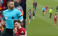 Trọng tài thúc cùi chỏ vào mặt hậu vệ Liverpool bị điều tra