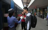 Vé máy bay đắt đỏ, đường sắt nhiều chặng “cháy” vé