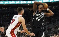 Milwaukee Bucks cân bằng tỉ số với Miami Heat sau game 2