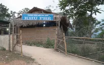 Nỗi lo trường sập của cô trò ở lớp học tranh tre nứa lá
