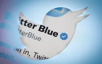 Twitter bắt đầu gỡ bỏ "tích xanh" của hàng loạt tài khoản nổi tiếng