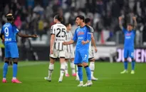 Napoli giành chiến thắng trước Juventus bằng bàn thắng ở phút bù giờ