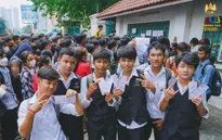 Người Campuchia xếp hàng dài nhận vé miễn phí xem SEA Games 32
