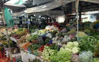 “Khoác áo mới” để chợ truyền thống bớt ảm đạm