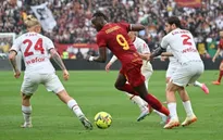 AS Roma chia điểm kịch tính trước AC Milan