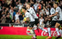 Valencia hòa kịch tính trước Rayo Vallecano