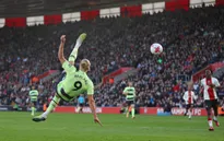 Vòng 30 Ngoại hạng Anh: Thắng dễ Southampton, Man City rút ngắn khoảng cách với Arsenal