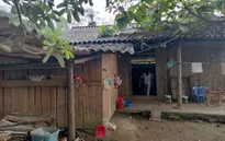 Xót xa mẹ đơn thân người dân tộc Phù Lá không có khả năng cho con đi chữa bệnh