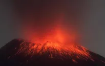 Hàng triệu người ở Mexico được cảnh báo chuẩn bị sơ tán khi núi lửa Popocatépetl phun tro bụi