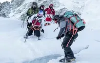 Người khuyết tật cả hai chân chinh phục đỉnh Everest