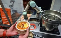 Robot thay thế đầu bếp tại Singapore