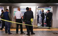 Người đàn ông tử vong sau khi bị bóp cổ trên tàu điện ngầm ở New York