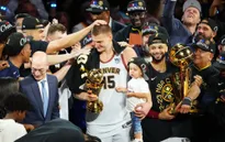 Nikola Jokic nhận danh hiệu cầu thủ xuất sắc nhất mùa giải NBA 2023