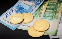 Đồng Ruble Nga trượt xuống mức thấp nhất trong một năm so với USD
