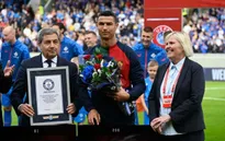 Ronaldo lập kỷ lục Guinness trong ngày giúp Bồ Đào Nha thắng trận