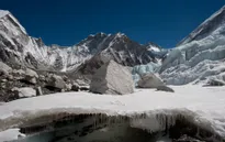 Các sông băng trên dãy Himalaya đang trên đà mất tới 75% băng vào năm 2100