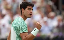 Carlos Alcaraz giành quyền vào chung kết Queen's Club Championship