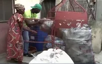 Sáng kiến đổi rác thải nhựa lấy học phí ở Nigeria