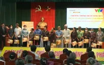 Trao tặng hơn 400 suất quà cho các em học sinh và hộ gia đình khó khăn tại tỉnh Thái Bình