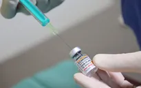 BioNTech đối mặt vụ kiện liên quan đến tác dụng phụ của vaccine COVID-19